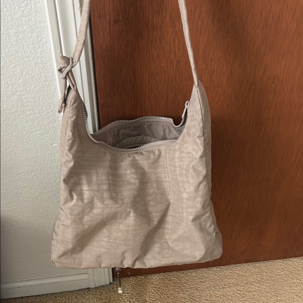 BAGGU Tan Shoulder Bag Minimalist Design new without tags